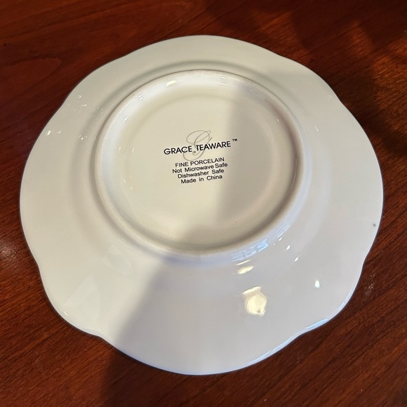 NWOT Grace Teaware Red and White Striped & Dots Fine Porcelain Teacup and Saucer - Picture 8 of 8